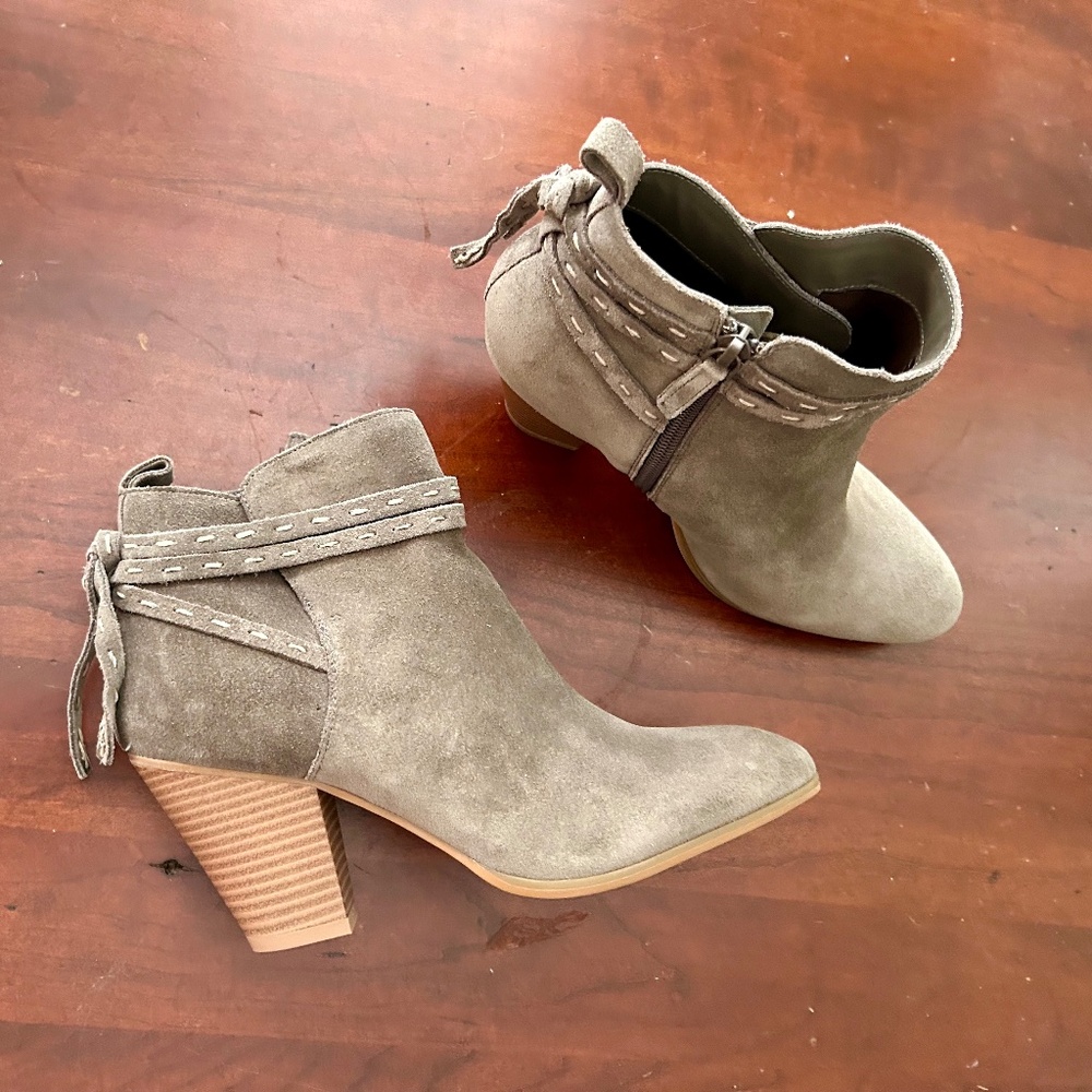 NEW suede boots 8.5/9